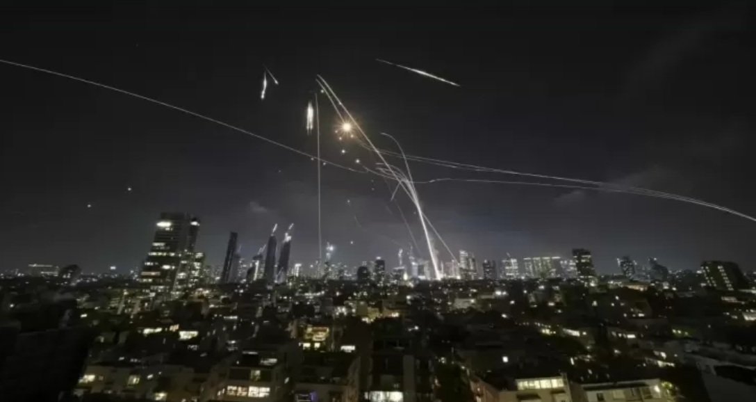 Dihujani Rudal Iran Bertubi-tubi, Sistem Pertahanan Israel Diperkirakan Hanya Bisa Bertahan 12 Hari Lagi