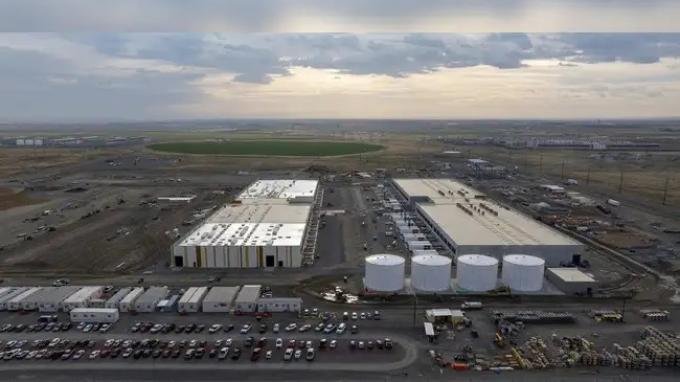 Inves Rp37 Triliun, Perusahaan Dubai EDGNEX Dirikan Data Center di Cikarang