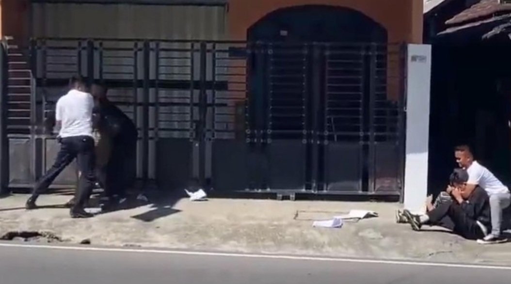 Kronologi Paspampres Piting Mahasiswa karena Bentangkan Poster Kritik Gibran di Blitar