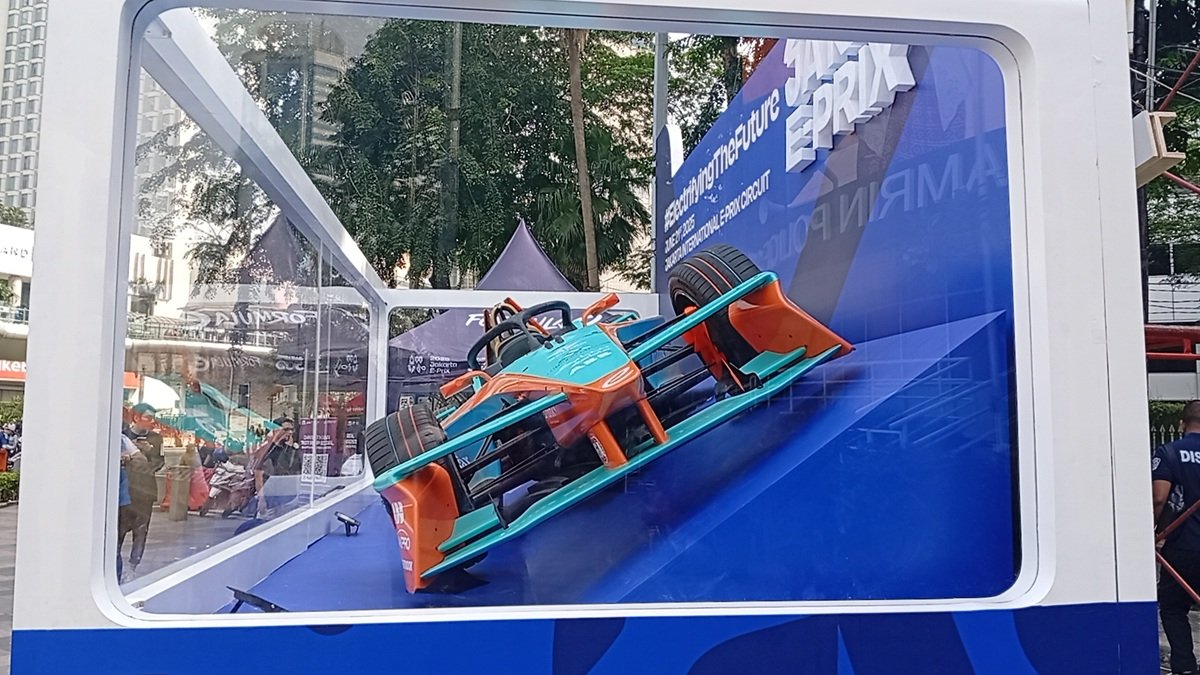 Jelang Jakarta E-Prix 2025: Mobil Formula E Gen 3 Evo Dipasang di Bundaran HI