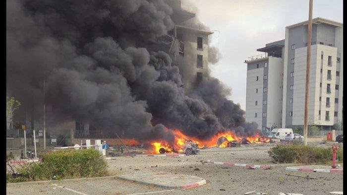 Kebakaran Terjadi di Dekat Kantor Microsoft di Beer Sheva, Israel, Setelah Serangan Rudal Iran