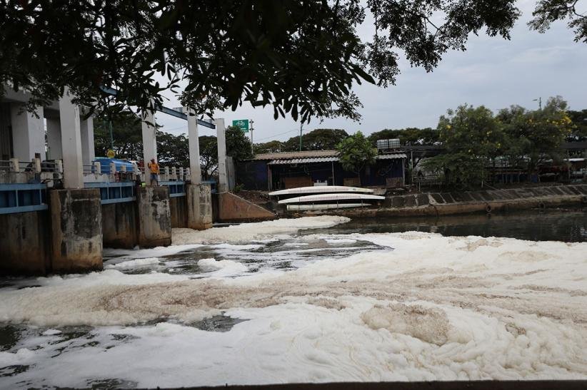 Penampakan Permukaan Air KBT Penuh Busa, DLH Selidiki