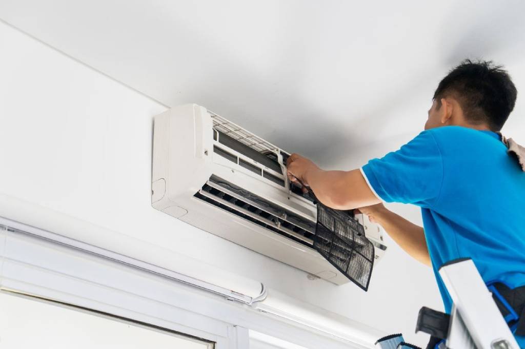 Cara Membersihkan AC di Rumah, Langsung Terasa Bedanya Setelah Dibersihkan!