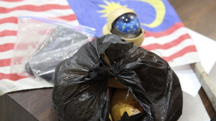 Bea Cukai Riau Serahkan Tersangka Penyelundupan Mangga asal Malaysia ke Kejati Riau