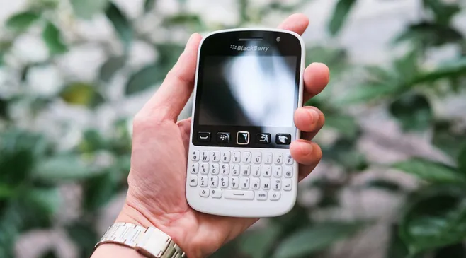 Ramai-ramai Gen Z Kembali Pakai BlackBerry, Ada Apa?