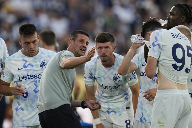 Cristian Chivu Jadi Titik Awal Berakhirnya Era 3-5-2 di Inter Milan?