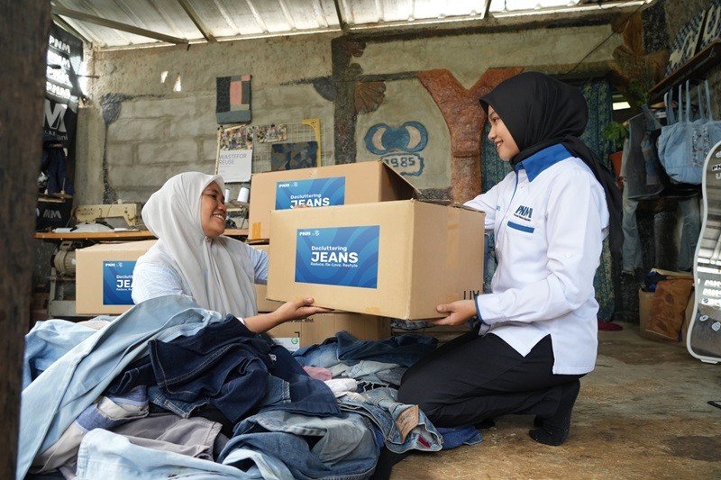 60 Kg Jeans Decluttering dari Karyawan PNM, Disulap Jadi Fashion Keren oleh Nasabah PNM Mekaar
