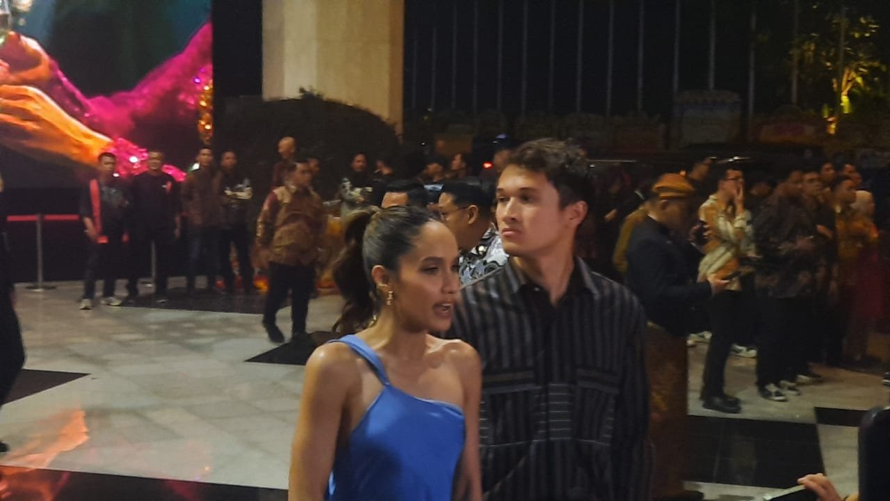 Cinta Laura Ngaku Salah Kostum di Acara Ngunduh Mantu Al Ghazali dan Alyssa Daguise