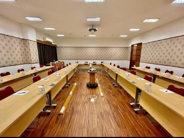 Alasan DPR Dukung Kemendagri Berikan Izin Pemda Gelar Rapat di Hotel