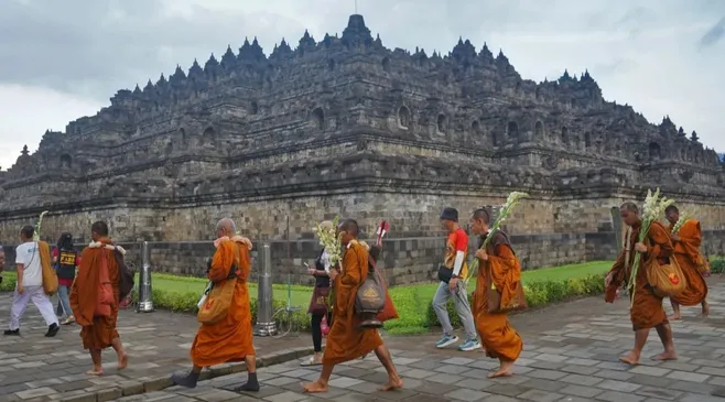 Apa Itu Stairlift yang Dipasang di Candi Borobudur dan Bagaimana Cara Kerjanya?