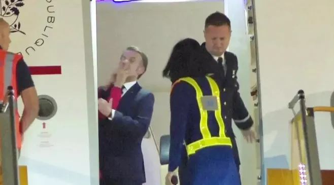 Profil Brigitte Macron Istri Presiden Macron yang Terekam Mendorong Wajah Suaminya Sebelum Turun Pesawat di Vietnam