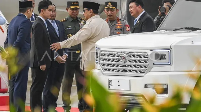 Esai: Matahari Kembar di Bawah Bayang Purnawirawan
