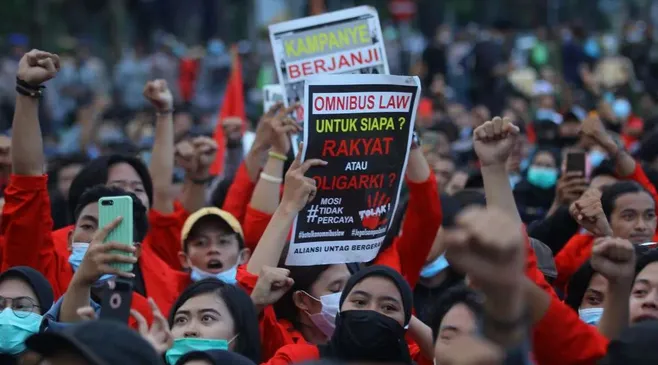 Putusan MK Soal Pasal Pencemaran Nama Baik UU ITE Beri Kepastian Hukum Mengkritik Pemerintah Bukanlah Kejahatan