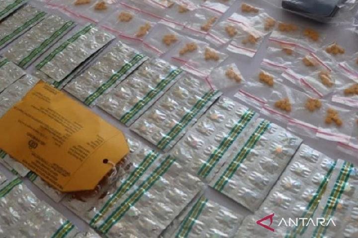 Polisi Tangkap Pengedar Obat Keras Ilegal di Garut