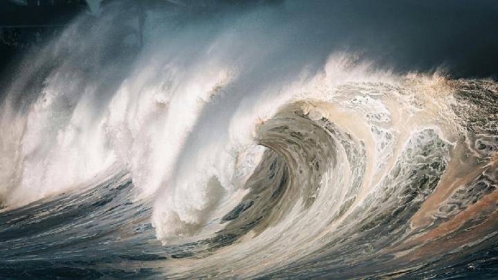 Waspada Gelombang Tinggi 4 Meter dari Samudra Hindia, Ini Data BMKG