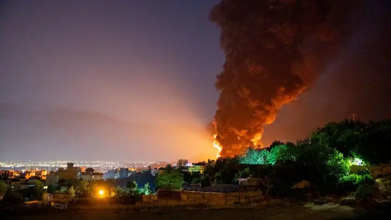 Kehidupan di Teheran saat jet-jet Israel terbang di atas kepala