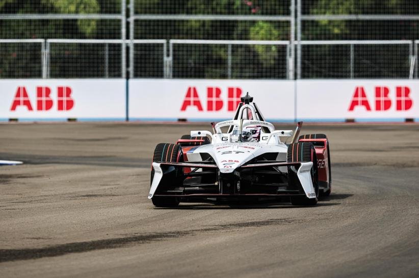 Tercepat! Jake Dennis Pole Position Formula E Jakarta 2025