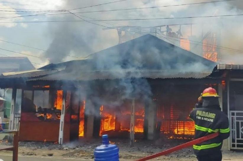 Kebakaran Rumah Makan Ampera Uni di Padang, Kerugian Capai Rp350 Juta
