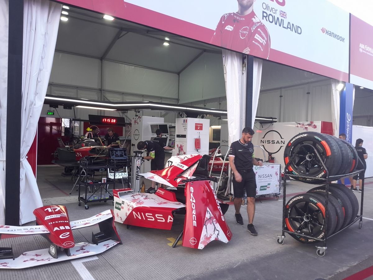 Mengintip Kesibukan Paddock Formula E Jakarta E-Prix 2025