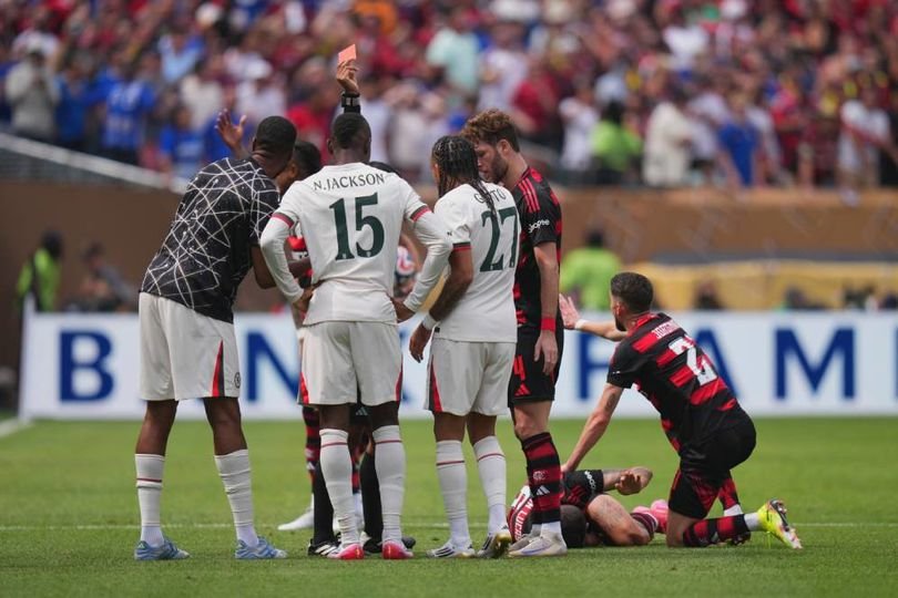 Chelsea Kalah, Nicolas Jackson Minta Maaf Usai Kartu Merah