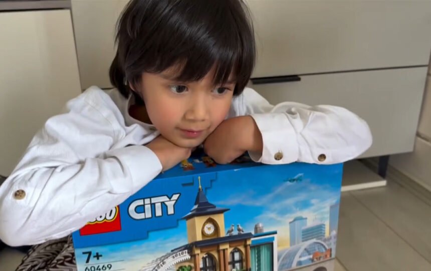 Anak WNI di Rusia Luluhkan Hati Presiden Prabowo dengan Permainan Lego, Hadiah Langka yang Mengharukan