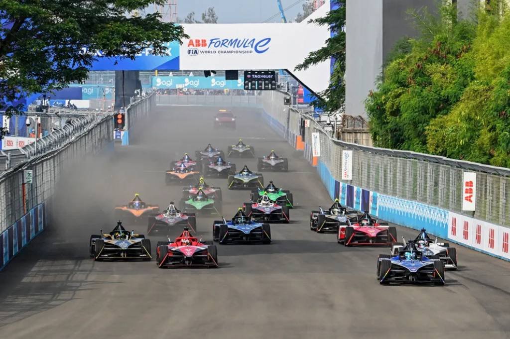 Dan Ticktum Menangi Formula E Jakarta 2025! Drama Mencekam di Dua Lap Terakhir Bikin Penonton Tegang