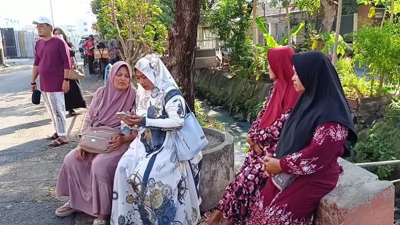 Teror Bom Meresahkan Keluarga Jemaah Haji Debarkasi Surabaya Kloter 33 