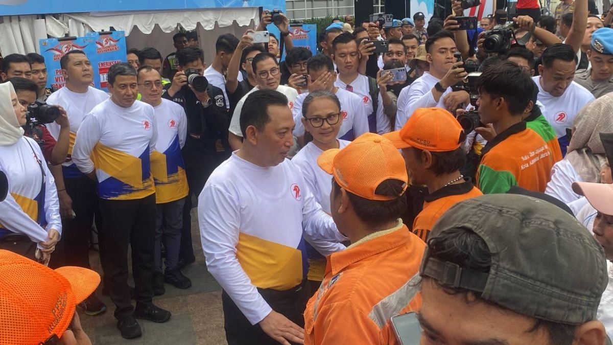 Perayaan Hari Bhayangkara di Area CFD Jakarta, Warga Antusias Lihat Kapolri