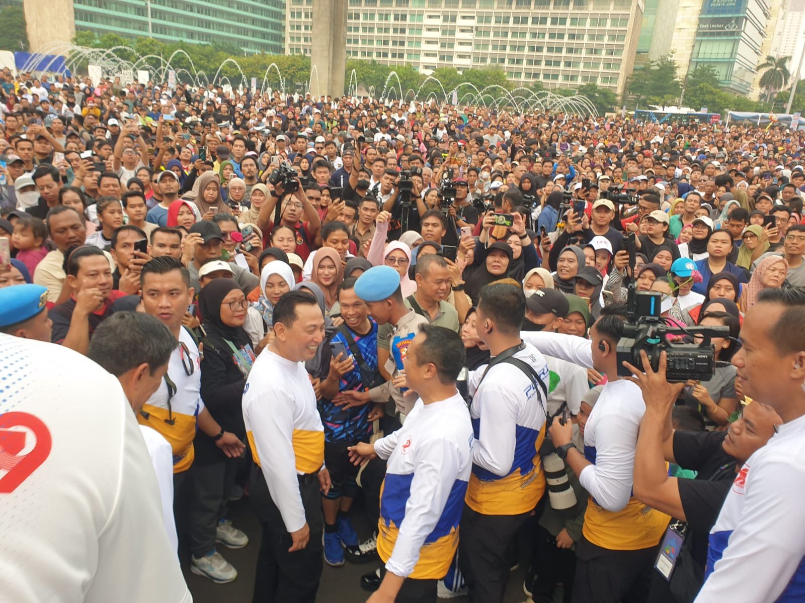 Begini Keseruan Kapolri Bareng Warga di CFD Jelang Hari Bhayangkara