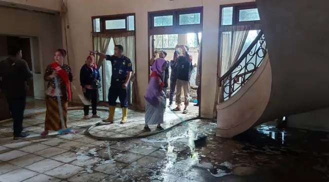 Viral Rumah Mewah Ibu Eny, Belasan Tahun Tidak Pernah Dibersihkan