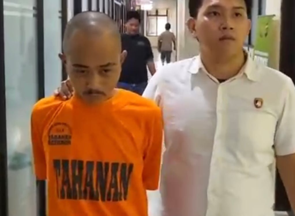 Potret Anak Durhaka yang Aniaya Ibu hingga Tersungkur di Bekasi