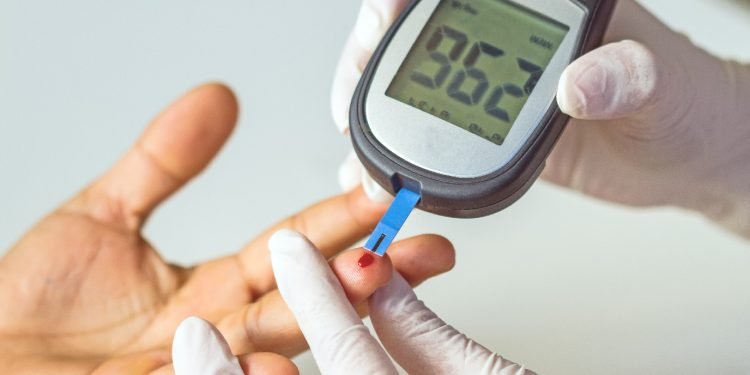 Ciri – Ciri Tubuh dengan Kadar Gula Tinggi: Cek Penyebab dan Cara Menurunkannya