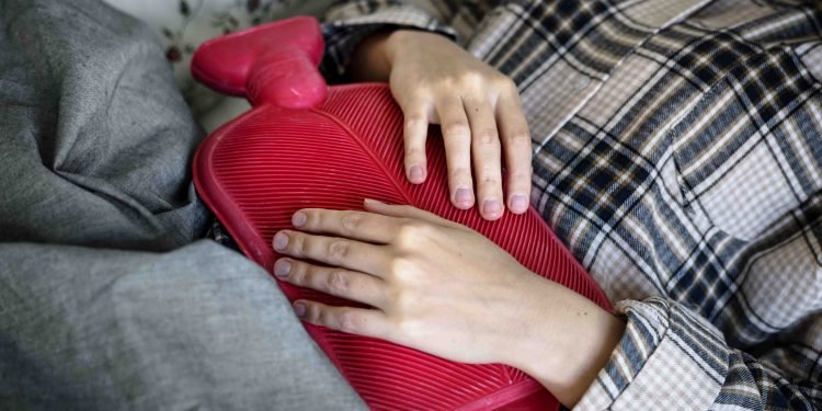 Rekomendasi Makanan dan Minuman Pereda Nyeri Haid