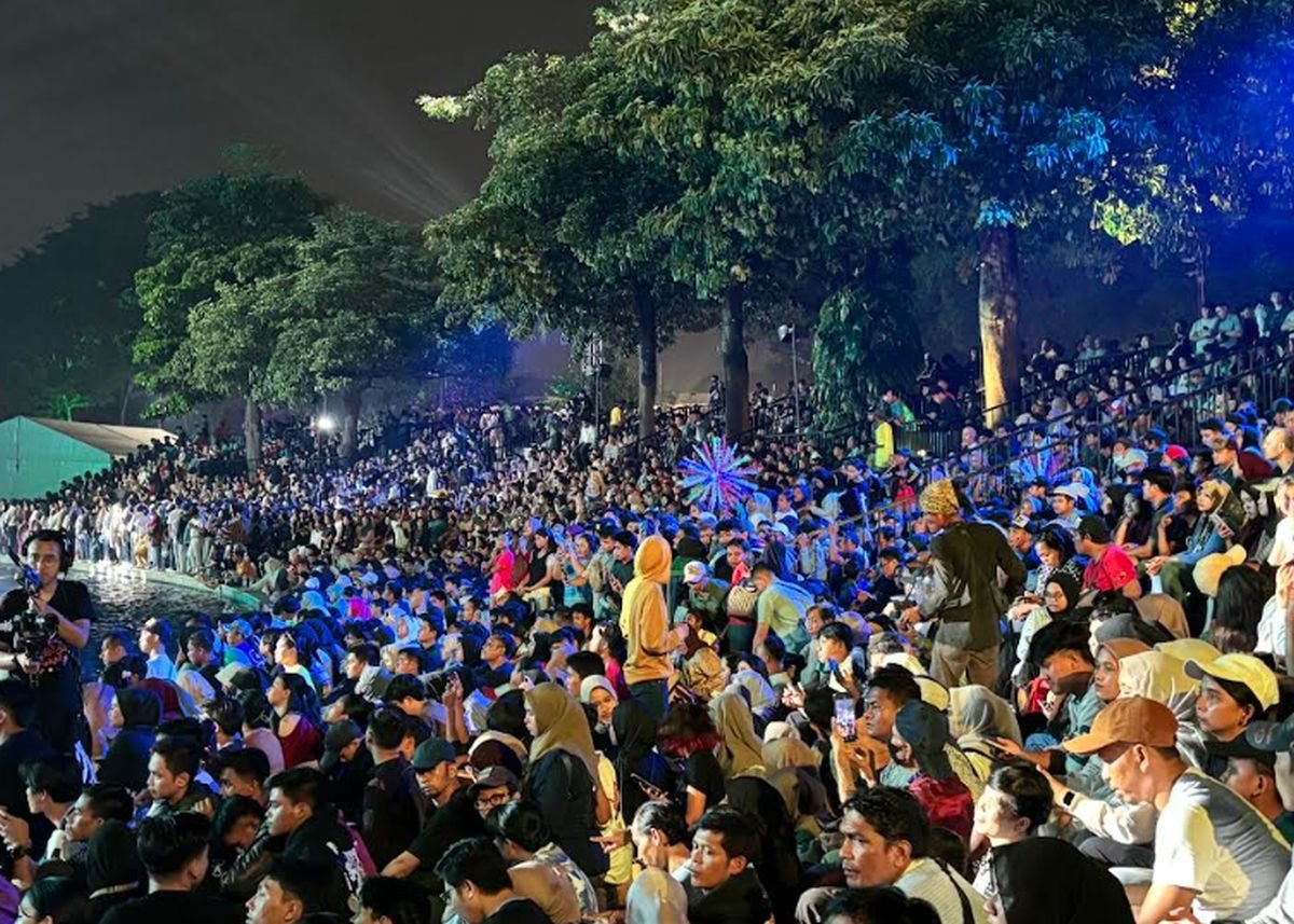 Meriah! Ribuan Orang Padati Puncak HUT Ke-498 Jakarta di Lapangan Banteng Jakpus