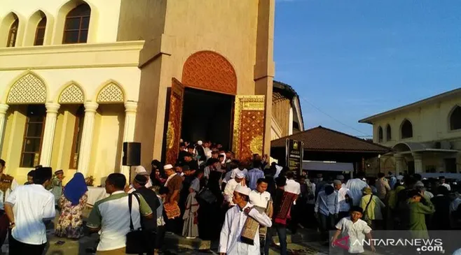 Makna 'Minal Aidin Wal Faizin': Antara Tradisi dan Makna Spiritual