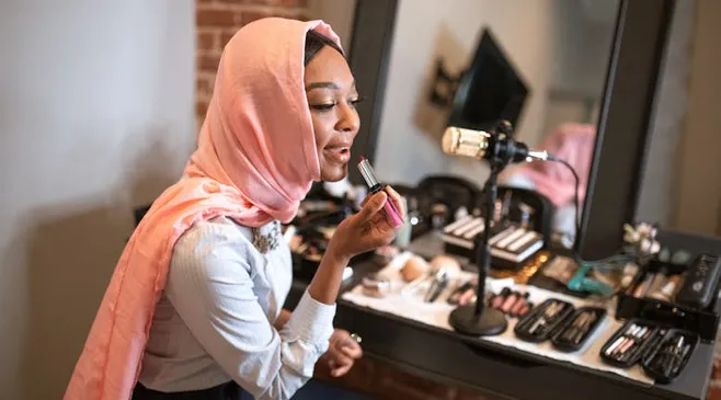 Hukum Sholat Pakai Makeup Menurut Islam