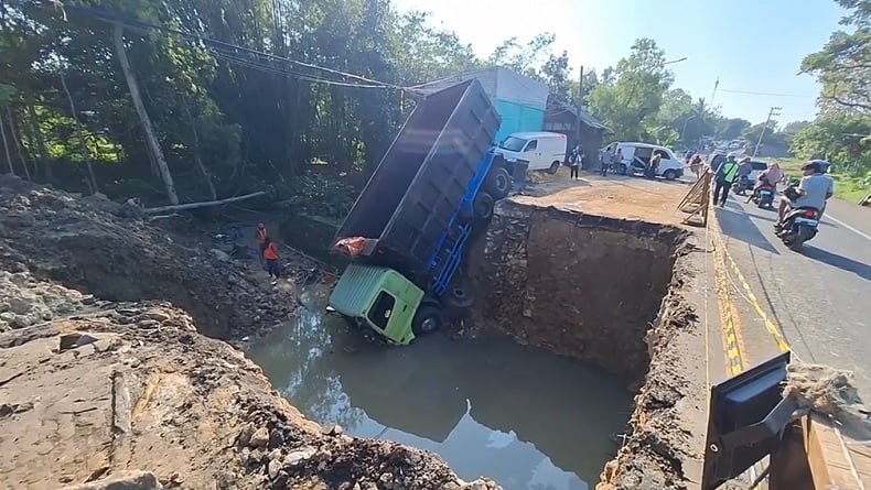 2 Kecelakaan Beruntun di Bangkalan Libatkan 6 Kendaraan