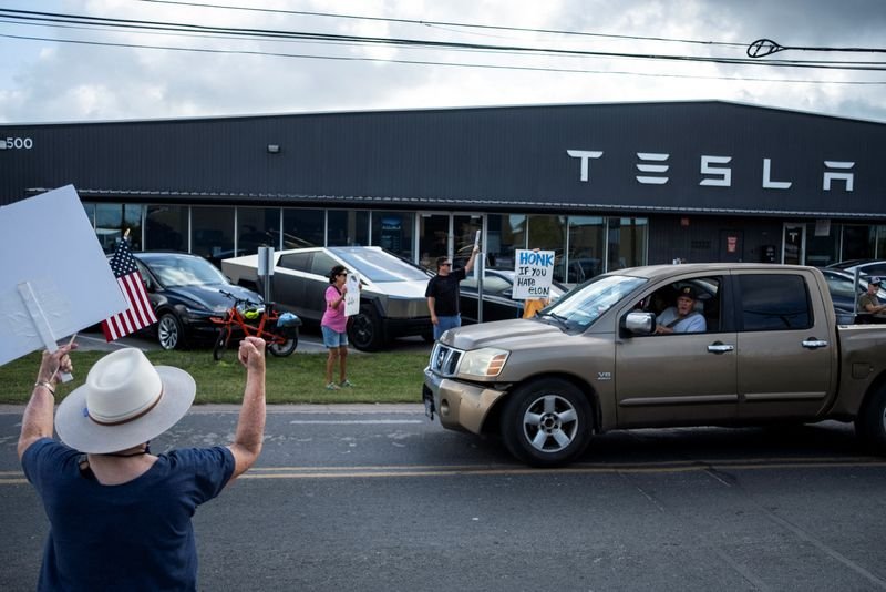 Tesla luncurkan robotaxi dalam uji coba di Texas