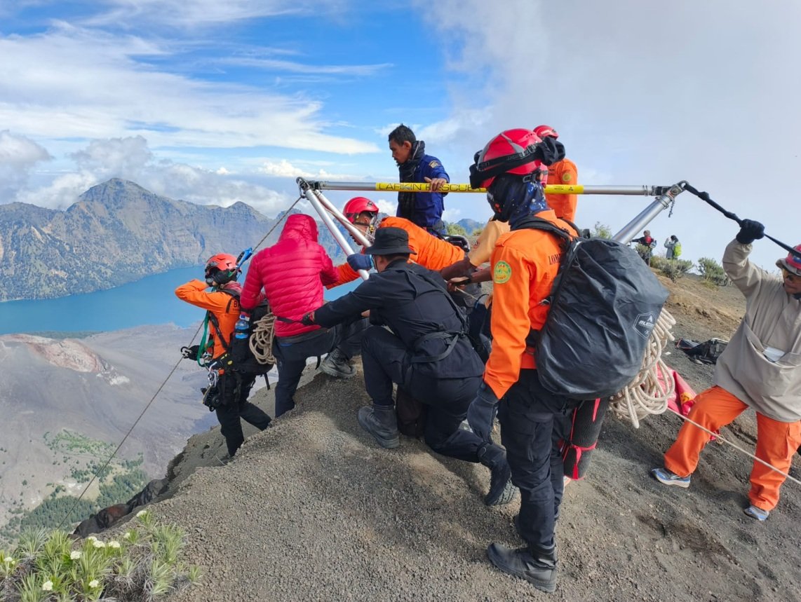 Bule Cantik Asal Brasil Jatuh di Jurang Gunung Rinjani, Proses Evakuasi Berlangsung Dramatis