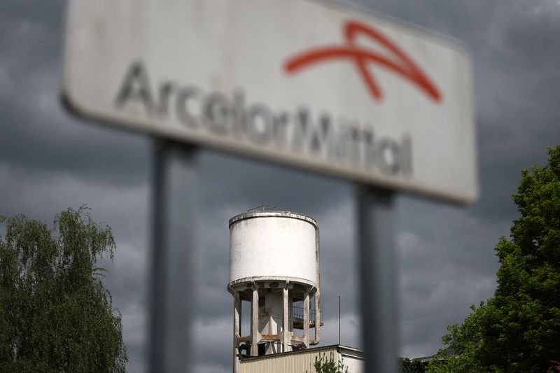 ArcelorMittal menandatangani kesepakatan untuk menjual pabrik baja dan tambang bijih besinya di Bosnia