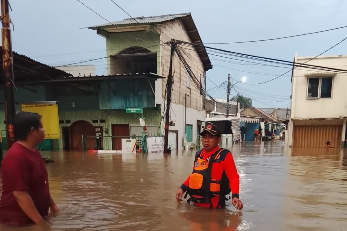 Banjir Besar Terjang 3 Kecamatan di Bogor, Ribuan Warga Terpaksa Mengungsi!